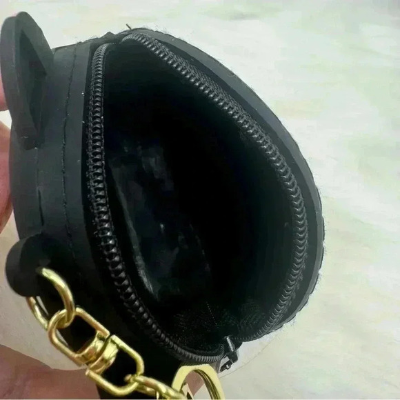 Mini Size Black Cat Silicone Coin Purse With Keychain - Picture 3 of 4